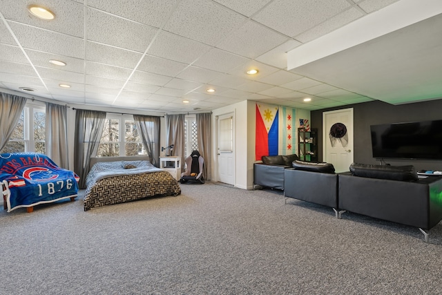 bedroom featuring carpet flooring, recessed lighting, and a drop ceiling