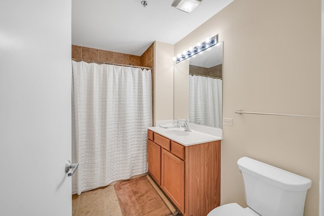 bathroom with visible vents, toilet, vanity, and a shower with shower curtain