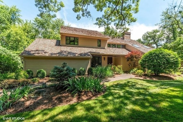 view of front of property featuring a chimney and a front yard