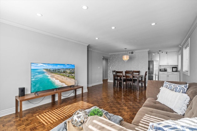 living area with recessed lighting, visible vents, baseboards, and crown molding