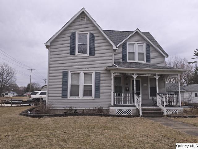 view of front facade with a porch and a front lawn