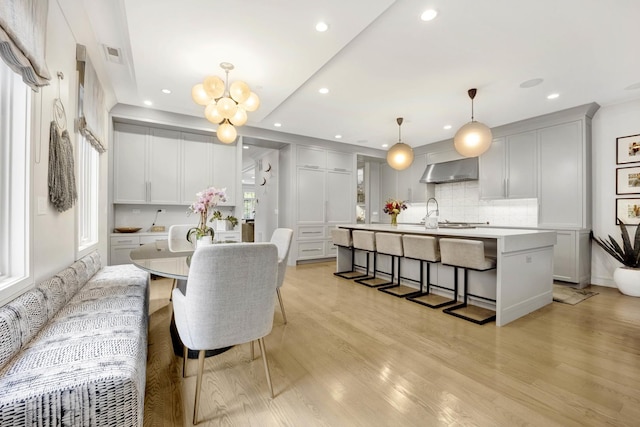 dining area with an inviting chandelier, recessed lighting, visible vents, and light wood-type flooring