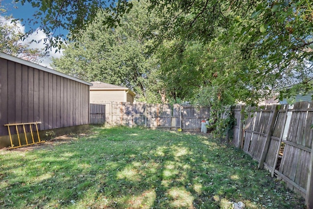 view of yard featuring a fenced backyard