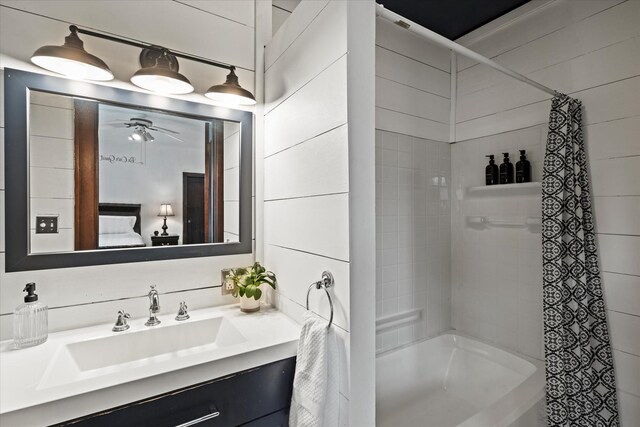896 S Myrtle Ave, Kankakee, IL 60901 - full bathroom featuring a ceiling fan, shower / tub combo, and vanity