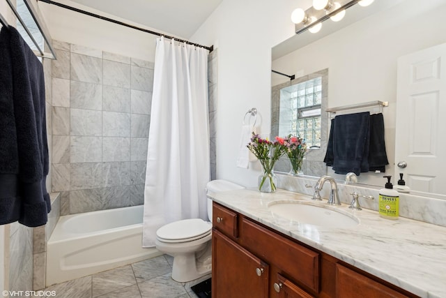 bathroom featuring toilet, vanity, and shower / bath combo