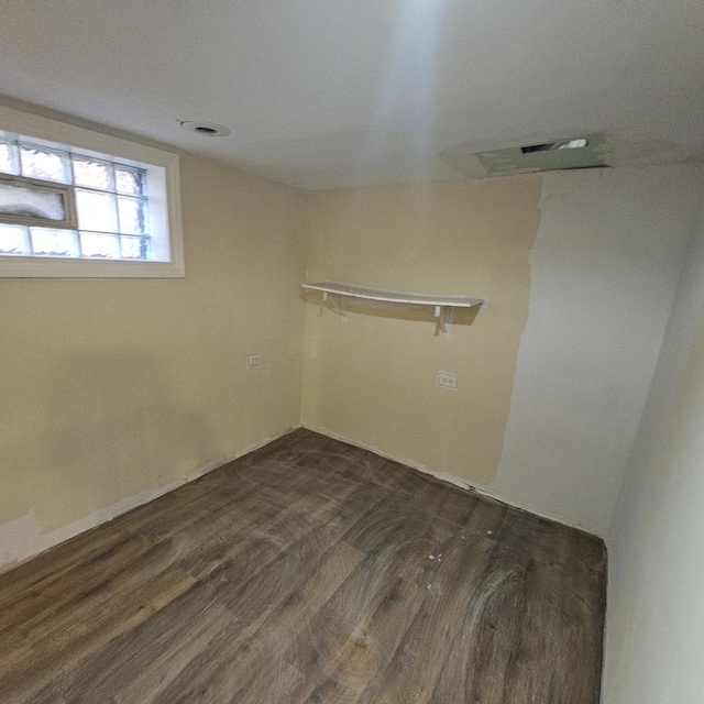 spare room featuring dark wood-style floors