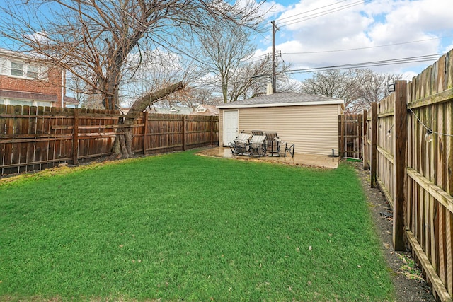 view of yard featuring a fenced backyard