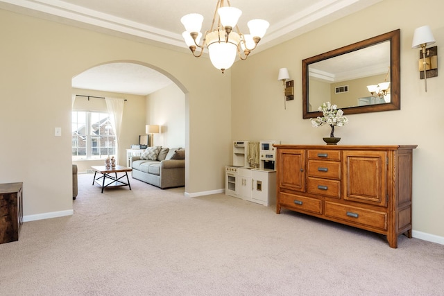 living area with visible vents, baseboards, arched walkways, light carpet, and a chandelier