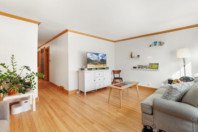 living area featuring light wood-type flooring, baseboards, and ornamental molding