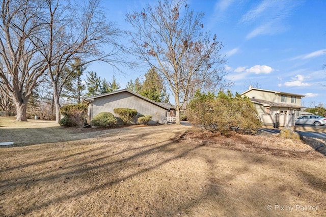 view of front of home featuring a front lawn