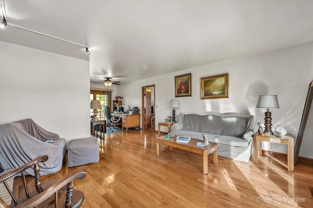 living area featuring light wood-style floors and ceiling fan