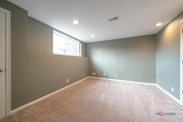 carpeted spare room with visible vents, recessed lighting, and baseboards