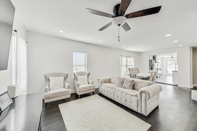 living area featuring recessed lighting, baseboards, dark wood-type flooring, and ceiling fan