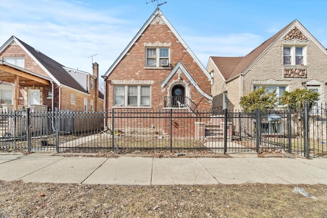 view of front of house featuring brick siding and a fenced front yard