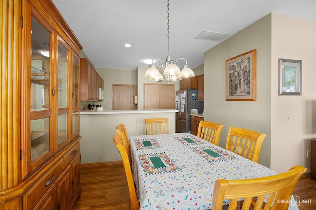 dining area with an inviting chandelier, recessed lighting, visible vents, and dark wood-type flooring