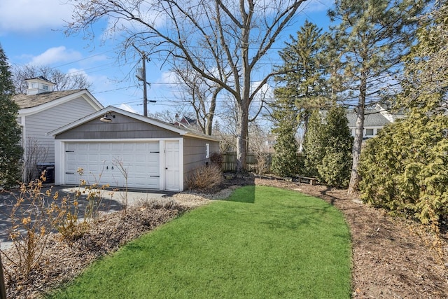 view of yard with an outbuilding