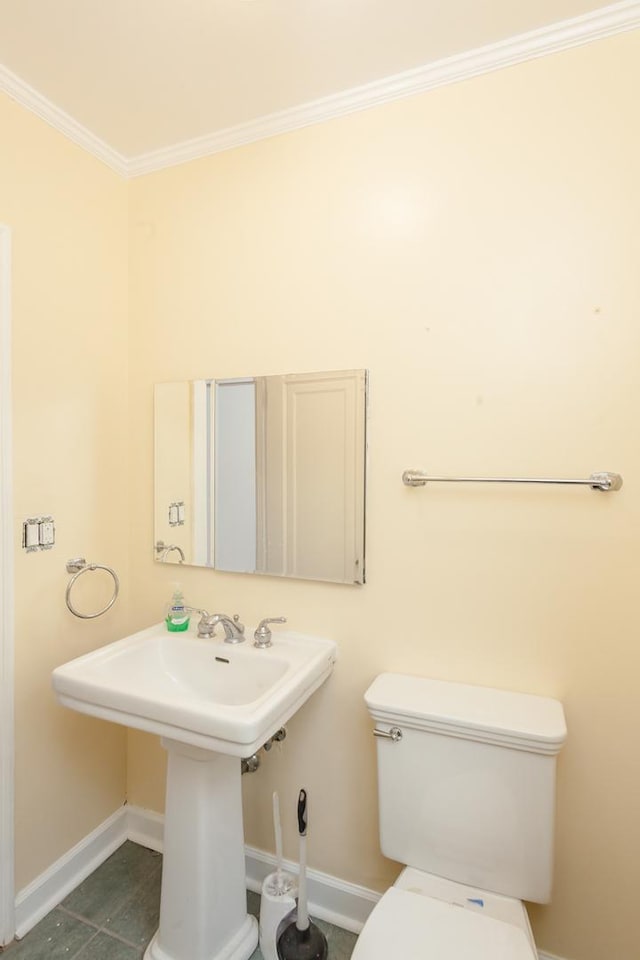 bathroom with baseboards, a sink, ornamental molding, tile patterned floors, and toilet