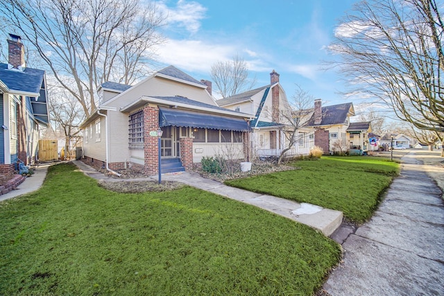 view of front facade with a front yard and fence