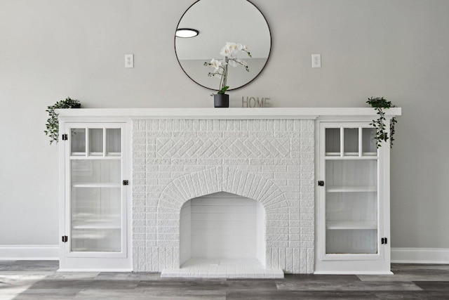 details with wood finished floors and baseboards