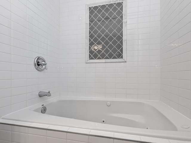8018 S Luella Ave, Chicago, IL 60617 - view of full bath