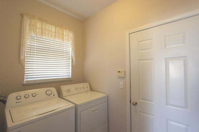 731 Norwich Ct, Crystal Lake, IL 60012 - clothes washing area featuring separate washer and dryer