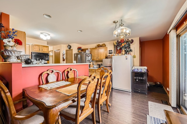 dining room featuring visible vents, dark wood finished floors, and a chandelier