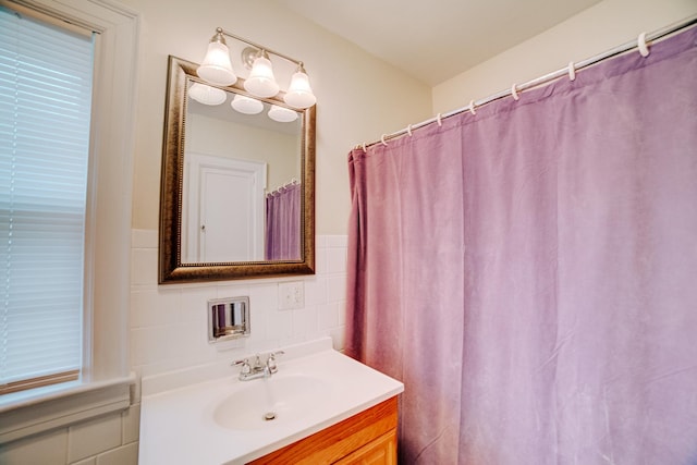 319 S 3rd St, Watseka, IL 60970 - bathroom featuring tile walls and vanity
