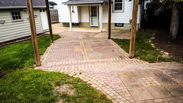 319 S 3rd St, Watseka, IL 60970 - view of patio