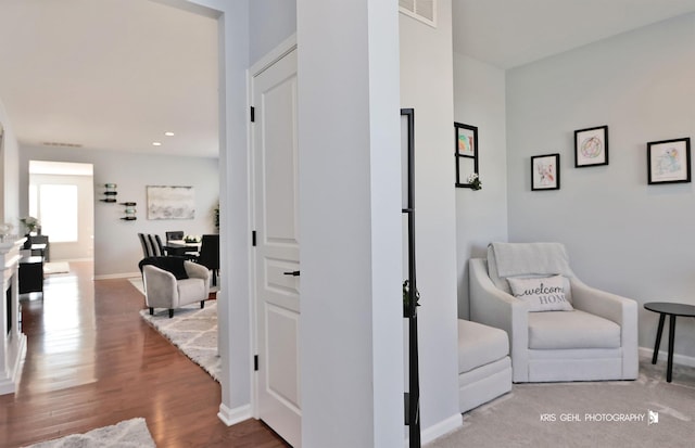 living area featuring visible vents, recessed lighting, baseboards, and wood finished floors