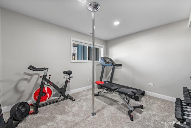 exercise room with carpet and baseboards