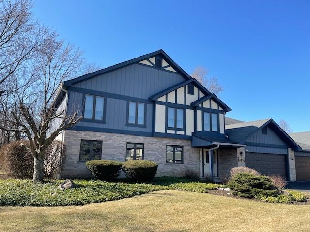 view of front of house with a front lawn and an attached garage