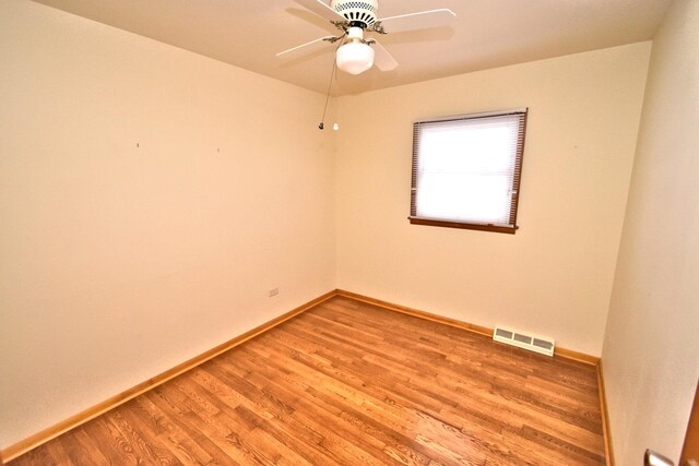 full bath with vanity, baseboards, visible vents, bath / shower combo with glass door, and toilet