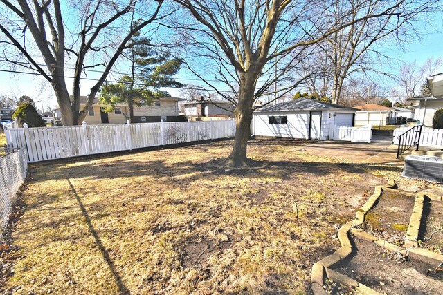 view of yard featuring a fenced backyard and an outdoor structure