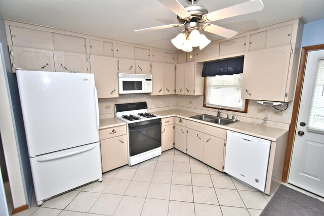 empty room with carpet flooring, visible vents, and baseboards