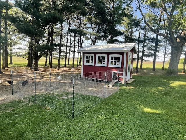 view of outdoor structure with an outbuilding