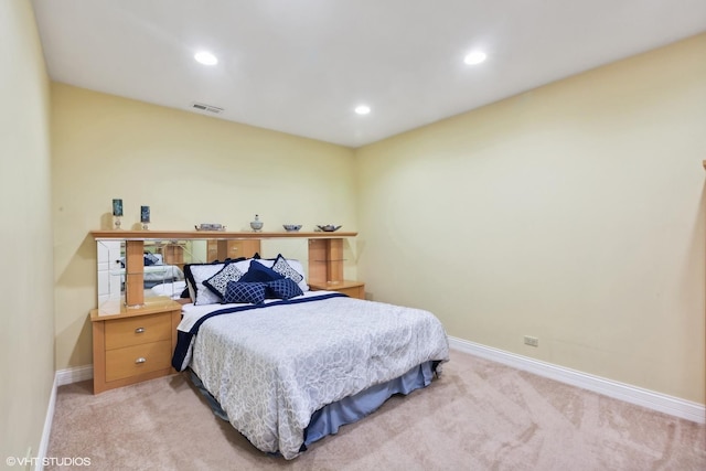 bedroom with recessed lighting, baseboards, visible vents, and light carpet