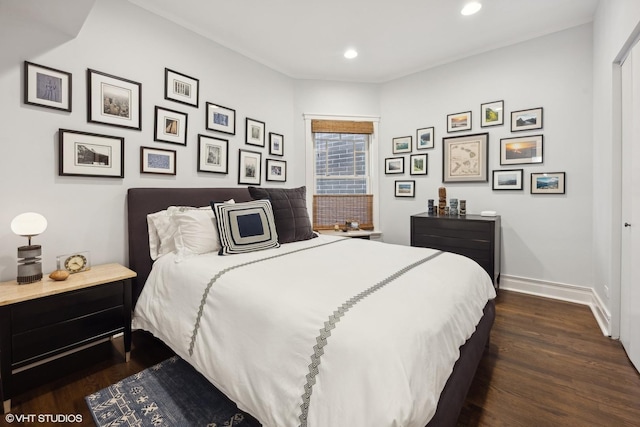 bedroom with recessed lighting, dark wood-type flooring, and baseboards