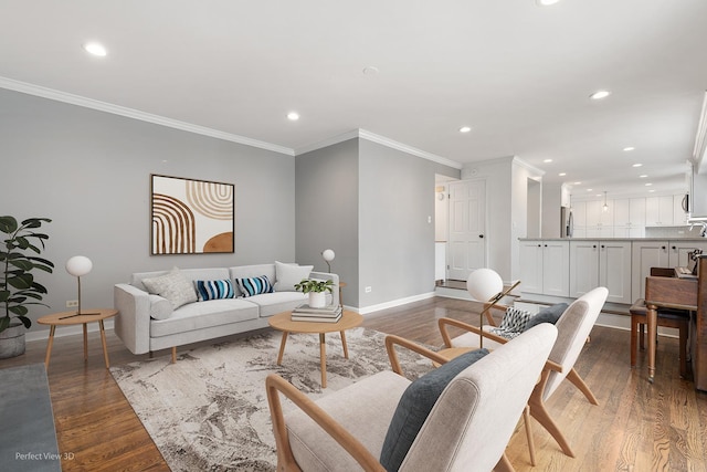 living room with crown molding, recessed lighting, wood finished floors, and baseboards