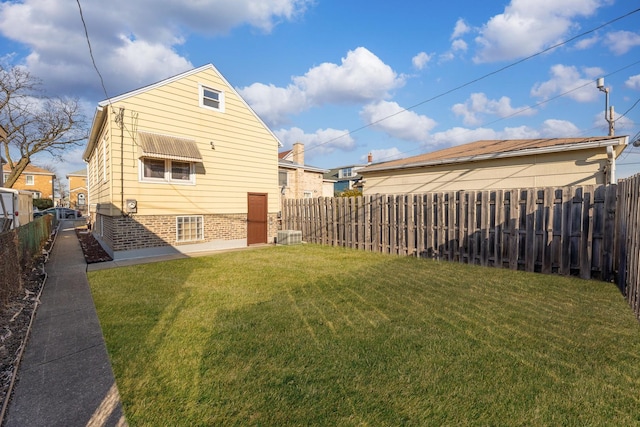 view of yard featuring a fenced backyard