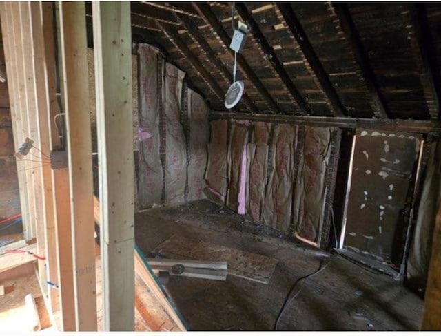 909 W 6th St, Sterling, IL 61081 - view of unfinished attic