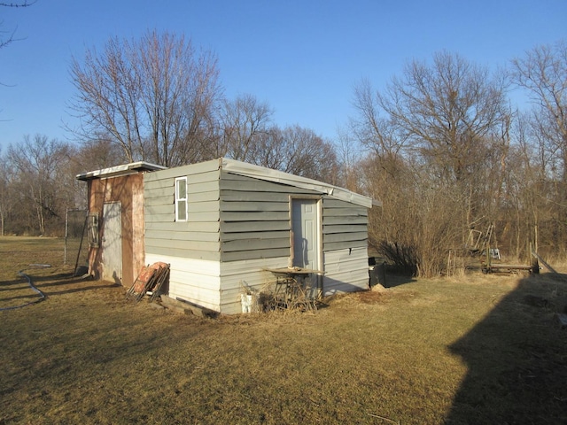 view of outdoor structure with an outbuilding