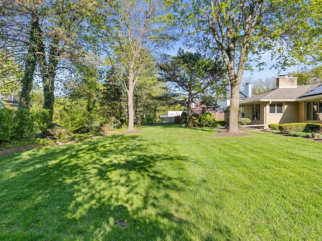 41 Mockingbird Ln, Oak Brook, IL 60523 - view of green lawn