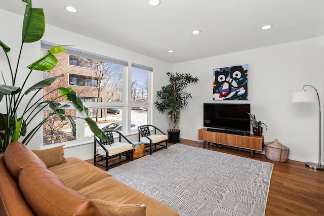 living room featuring a wealth of natural light, recessed lighting, baseboards, and wood finished floors