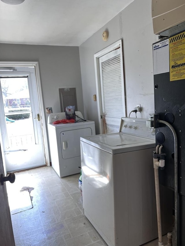 washroom with laundry area and washing machine and dryer