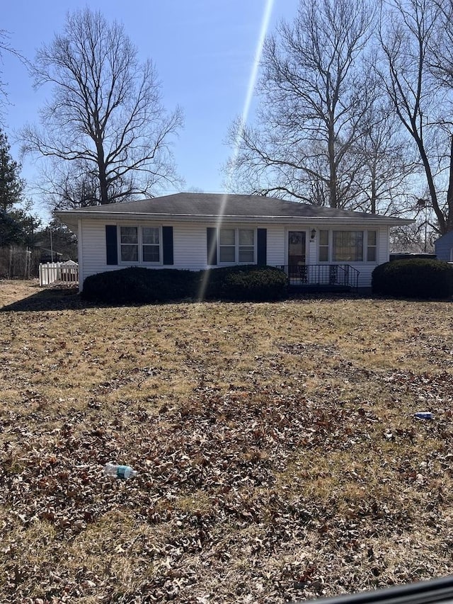 ranch-style house featuring covered porch