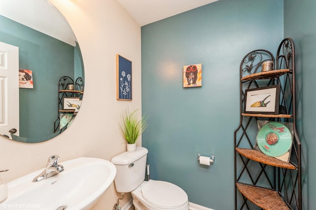 bathroom featuring a sink and toilet