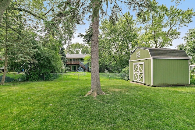 1405 Newcastle Ln, Hoffman Estates, IL 60169 - view of yard featuring a storage shed