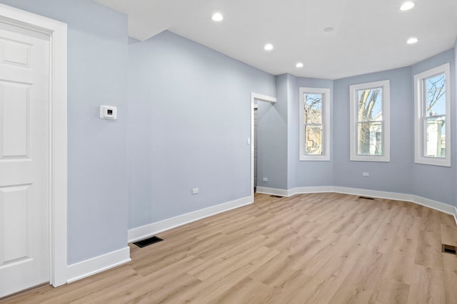 empty room featuring visible vents, recessed lighting, and baseboards