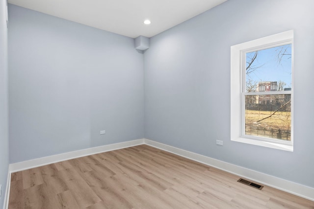 unfurnished room featuring recessed lighting, visible vents, baseboards, and light wood-style flooring