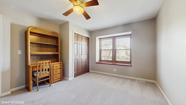 unfurnished office featuring baseboards, visible vents, carpet floors, and ceiling fan